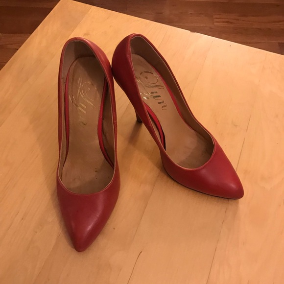 Lyn Shoes. - Picture 1 of 3